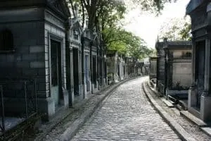 See what I mean? Pere Lachaise cemetery is just so charming!