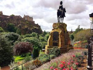  From the bus, you get an amazing view of the Princes Street Gardens.