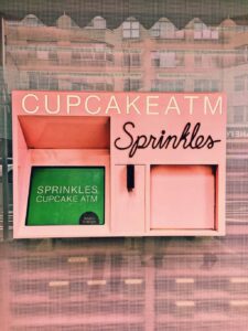 I don't care if I look totally lame. I still love the cupcake ATM. 