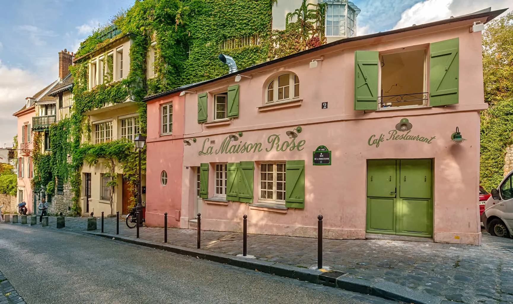 From Café de Flore to Le Procope: These Are the Most Iconic Cafés