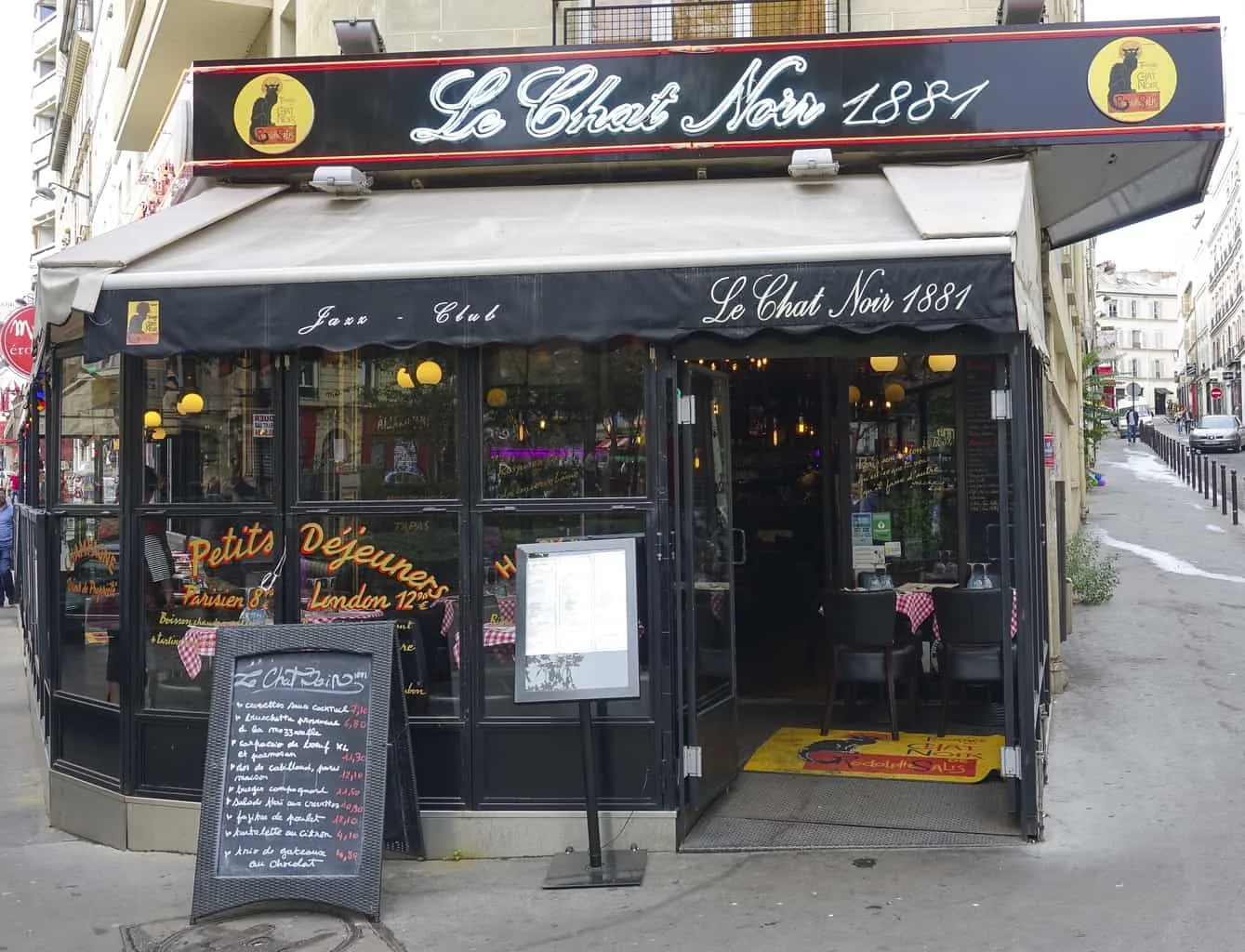 Le Chat Noir is without a doubt, one of the most famous cafes in Paris.