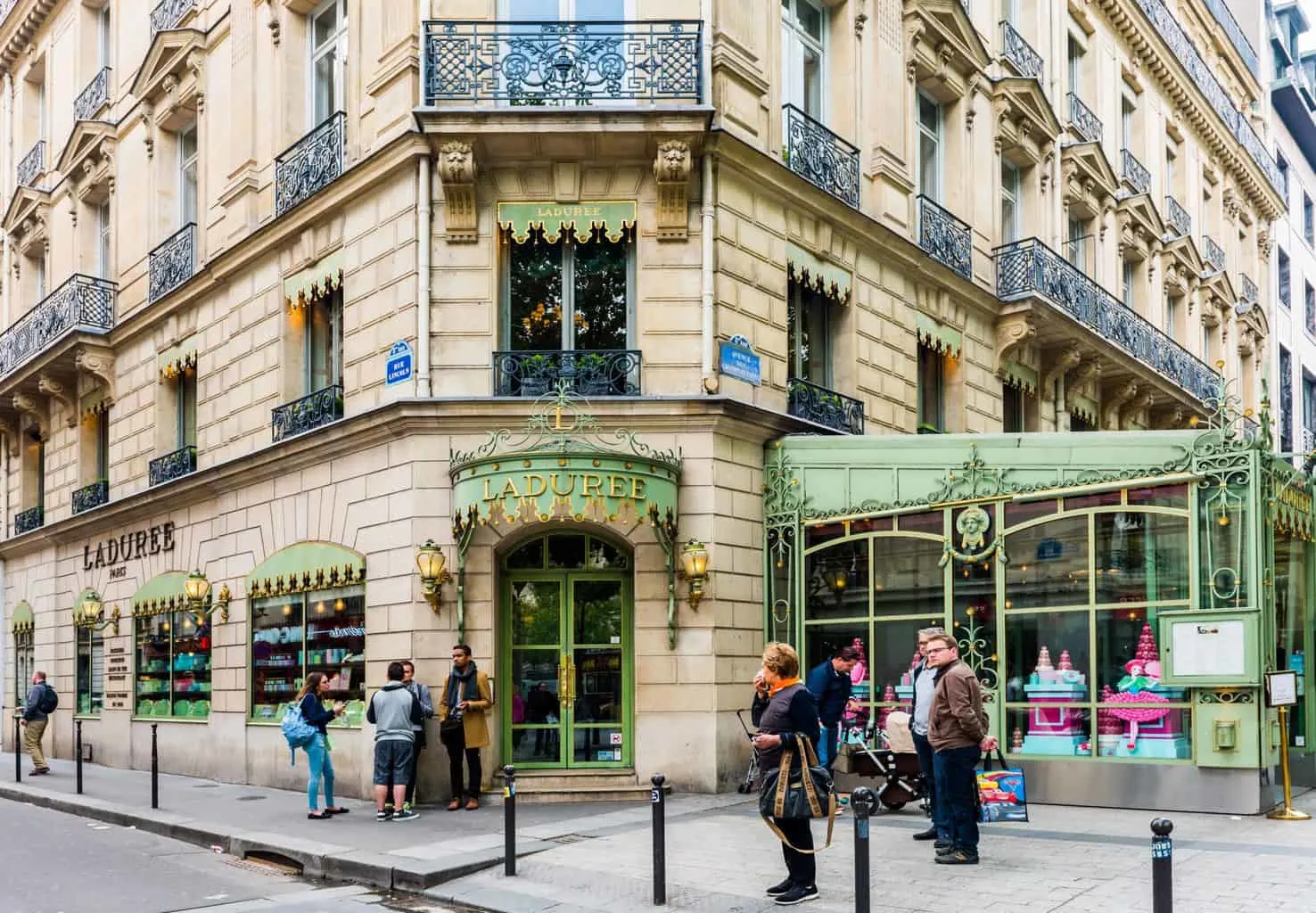 17 Famous Paris Cafes: La Crème de la Crème of 2023 — Chef Denise