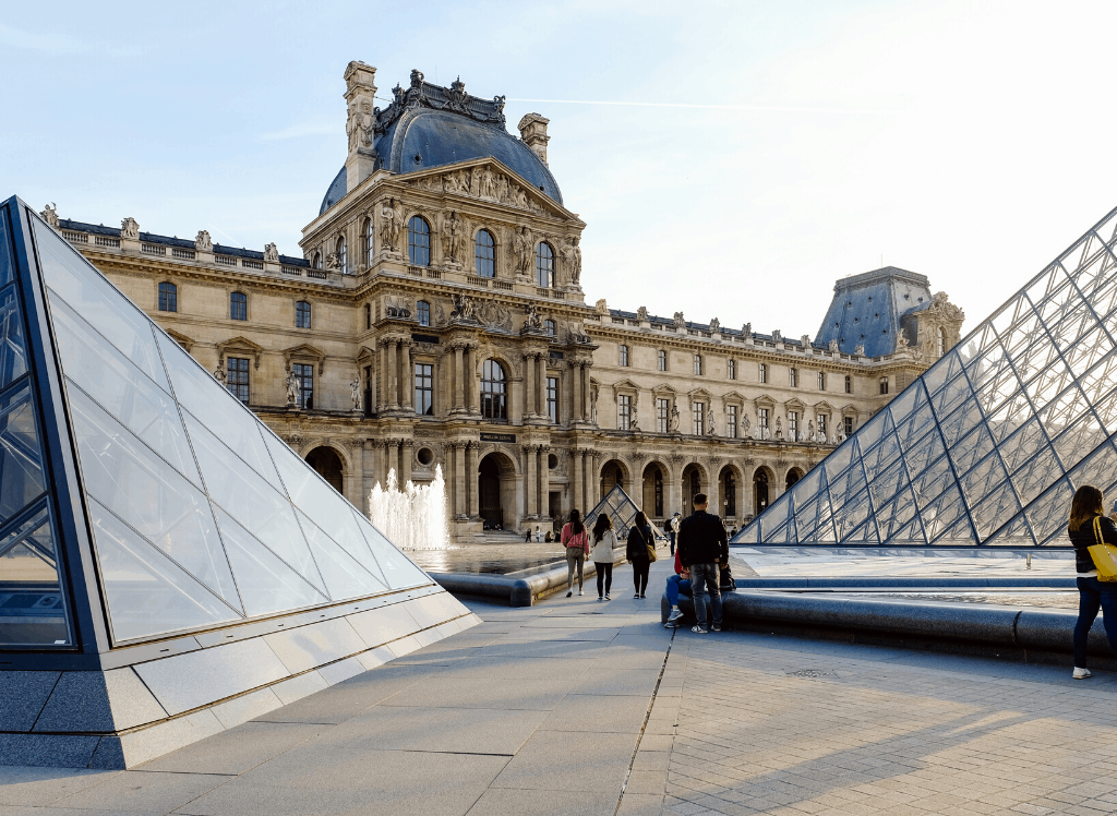 View of the louvre during 24 hours in Paris. 
