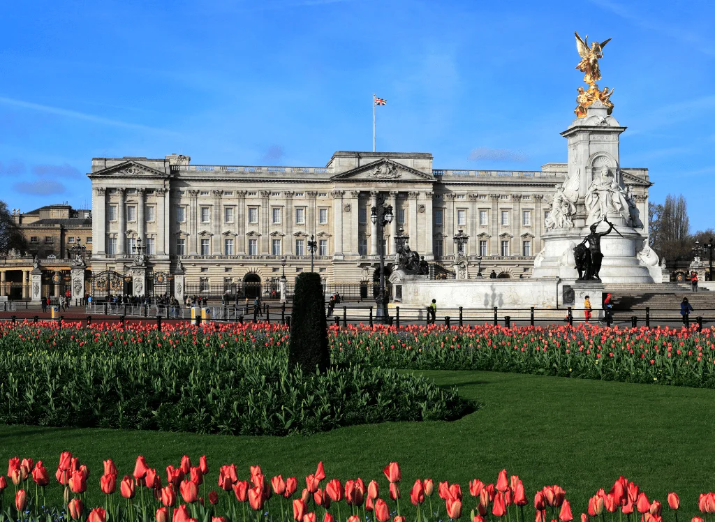 Exterior view of Buckingham Palace during your 24 hours in London.