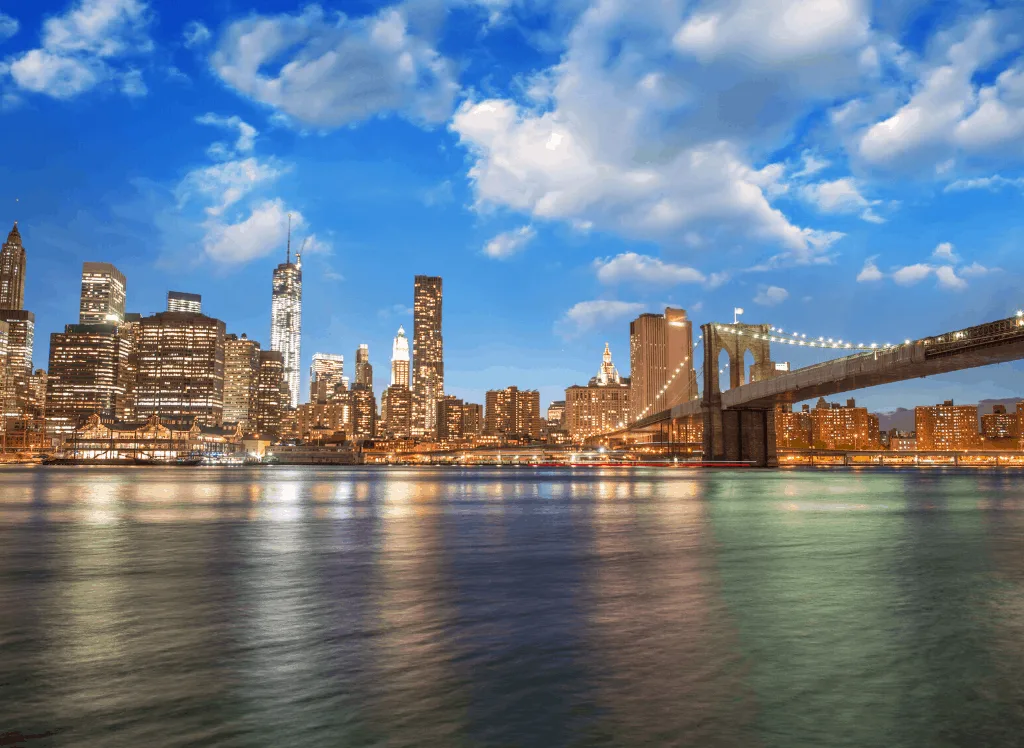 A view of the Brooklyn Bridge and the New York City skyline from Brooklyn Bridge Park.