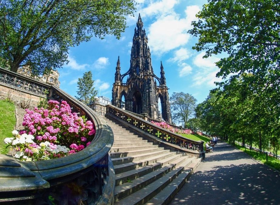 An up-close view of the Scot Monument and the gardens that surround it. 