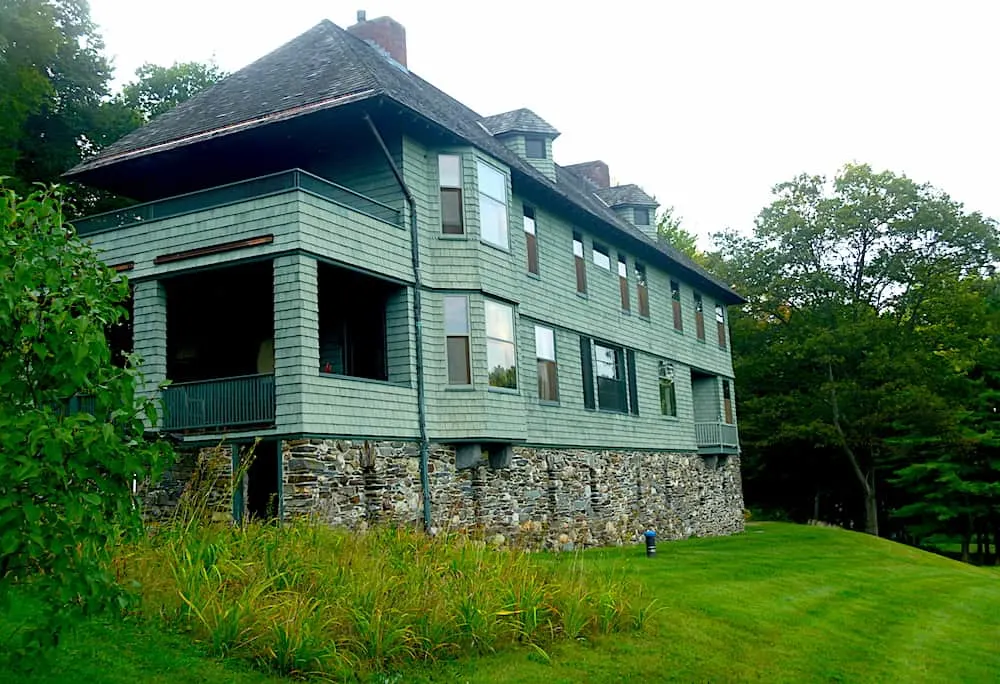 The beautiful green exterior of the Naulakha house in Vermont. 