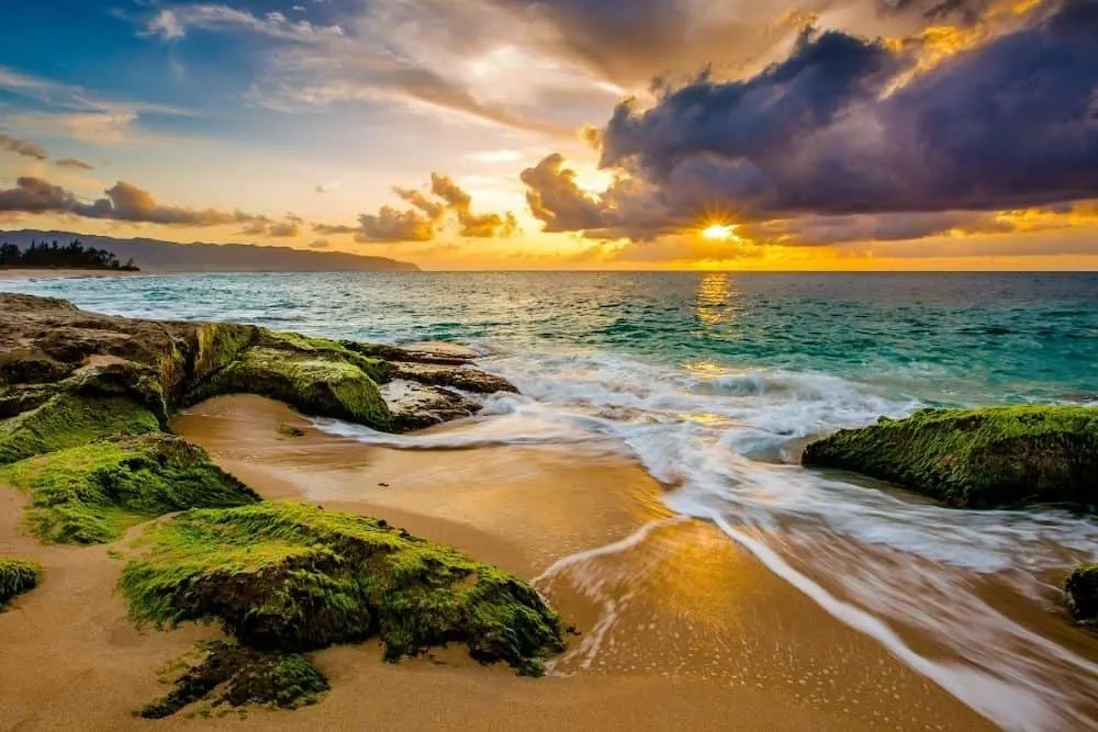 Beach along the North Shore of Oahu at sunset in Hawaii. 