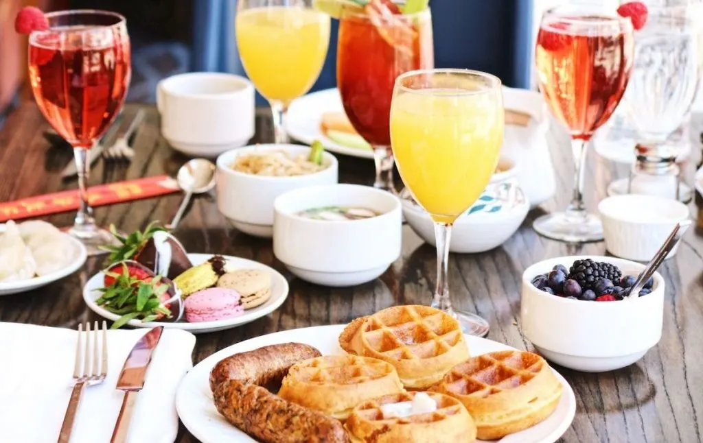 Mimosas and brunch at one of the best rooftop brunch nYC