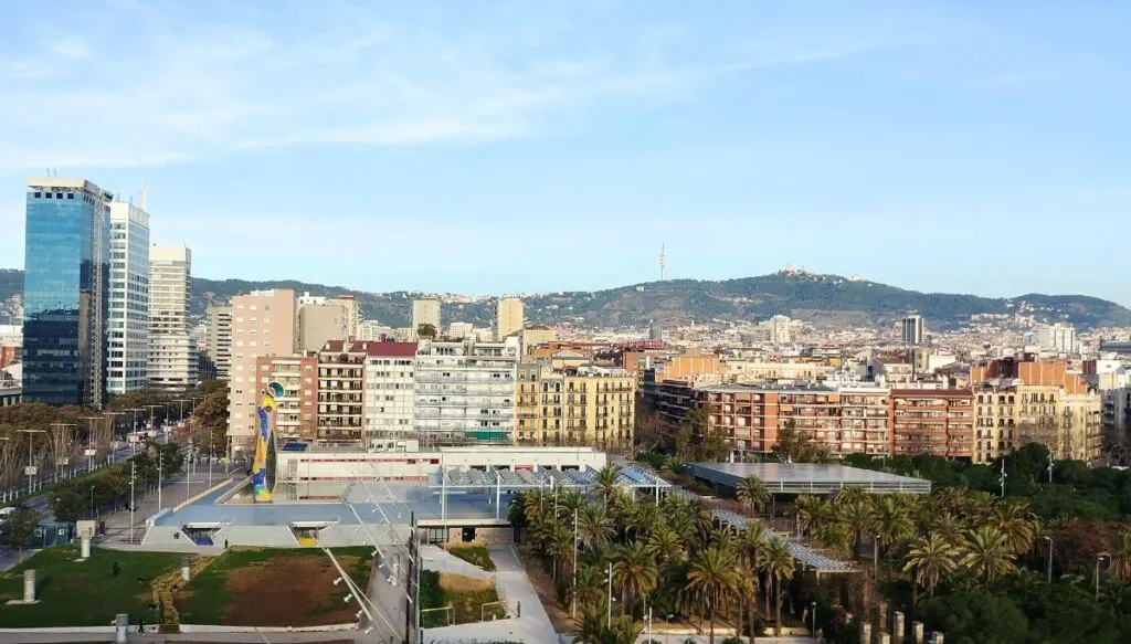 One of the best free views in Barcelona is from the rooftop at Las Arenas in Barcelona. You can se the aerial view of the city and all its buildings on a sunny day.  