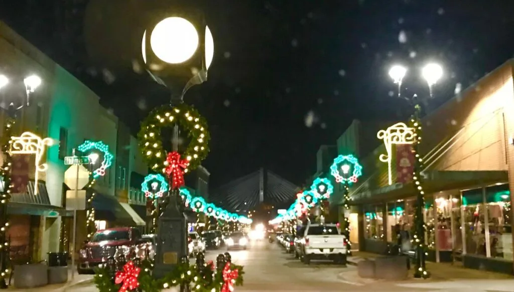 View of the amazing Christmas lights along the streets of Cape Girardeau in Missouri. 