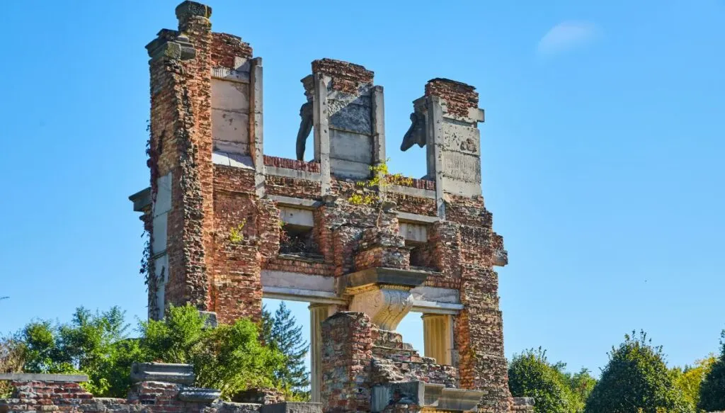 View of the stone ruins of Holliday Park in Indiana. You can see plants growing on the bricks. 