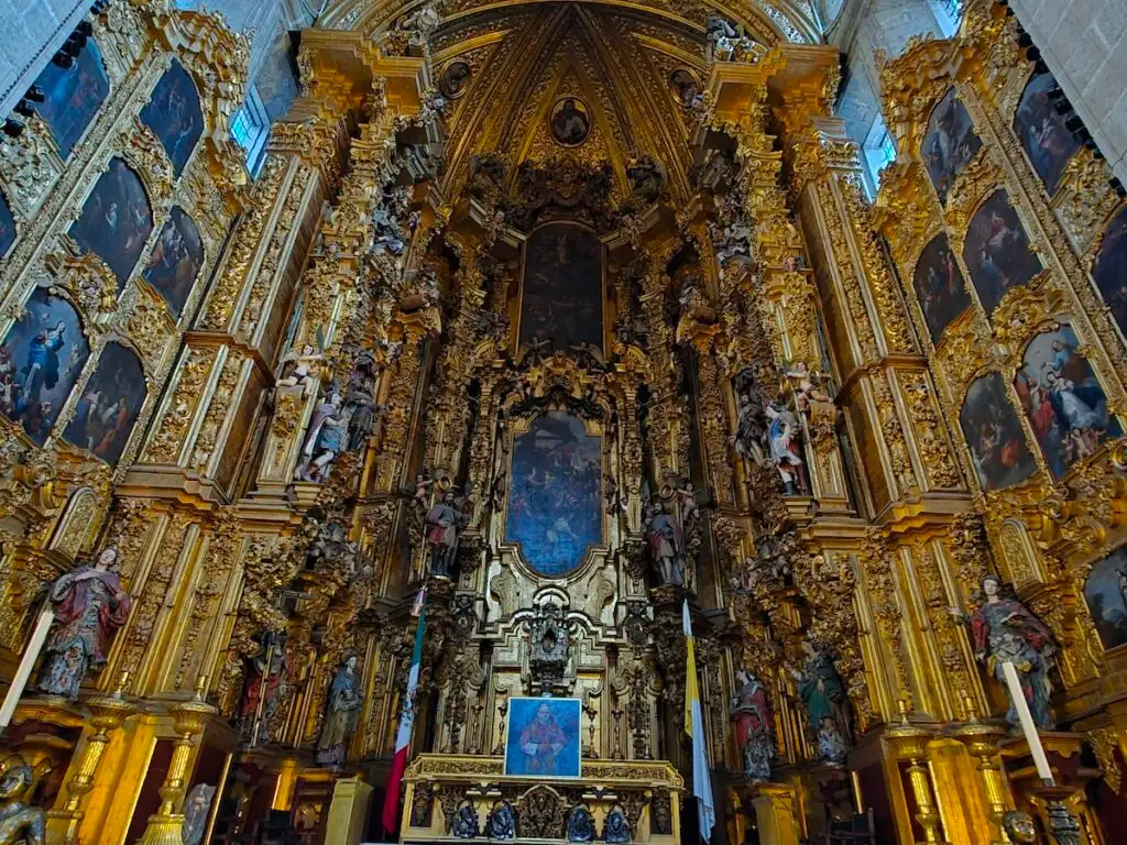View of the golden interior of the Catedral Metropolitano in Mexico City. 